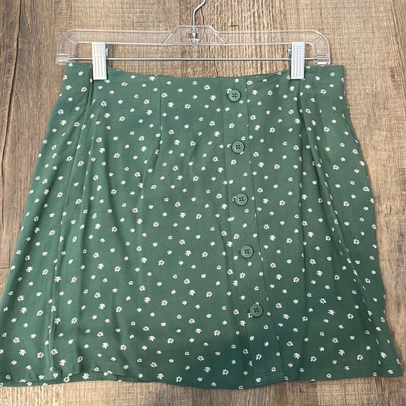 perfect summer skirt with tiny white flowers and buttons in the front - Picture 1 of 2